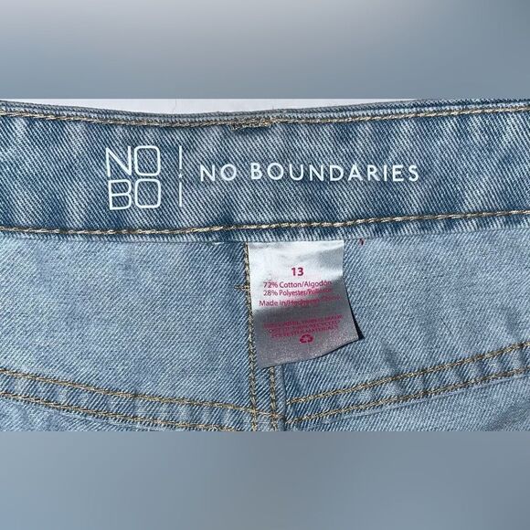 NOBO No Boundaries Jean Denim SHORTS Sz 13 Light Wash Midi distressed New nwt - Picture 3 of 3